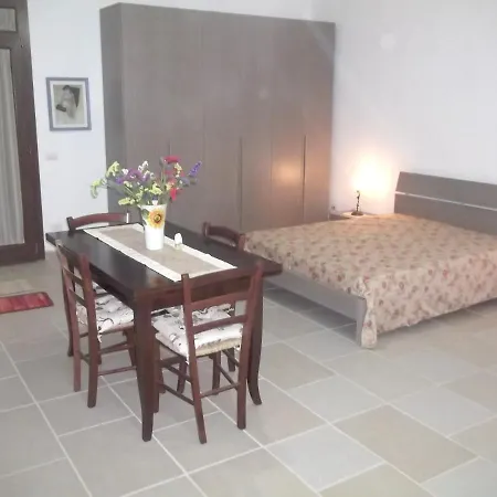Studio In With Enclosed Garden And Wifi 8 Km From The Beach Apartman *