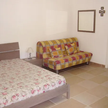 Apartman Studio In With Enclosed Garden And Wifi 8 Km From The Beach