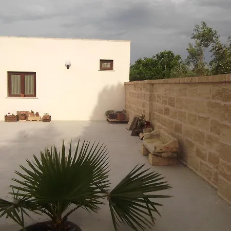 Studio In With Enclosed Garden And Wifi 8 Km From The Beach *